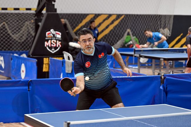 Mersin'de 5. Ulusal Masa Tenisi Veteran Turnuvası tamamlandı