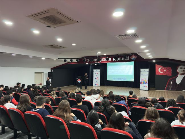 Mersin Büyükşehir Belediyesi Kariyer Merkezi, Gençleri Geleceğe Hazırlıyor