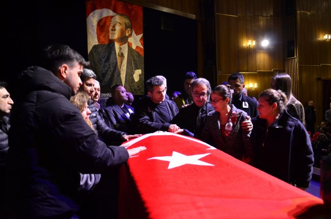 Keman sanatçısı Laçin Akyol'un yaşamını yitirdiği kaza anı kamerada