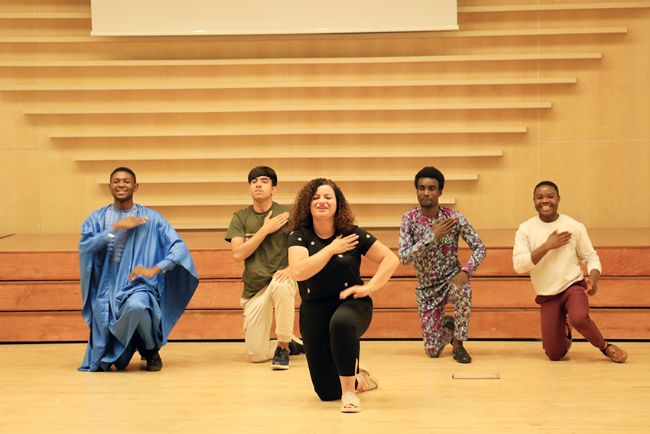 Afrikalı öğrenciler Filistin halkına destek için 'dapke' dansı yaptı