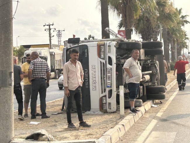 TARSUS'TA TRAFİK KAZASI: 2 YARALI
