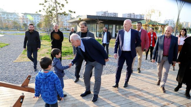 AKDENİZ'DE GERİ DÖNÜŞÜM MALZEMELERİ ÇOCUK PARKINA DÖNÜŞÜYOR