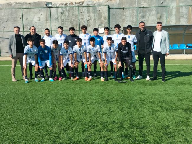 Selçuk Şahin, Yenişehir Belediyesi U16 Futbol Takımı’nın maçını izledi