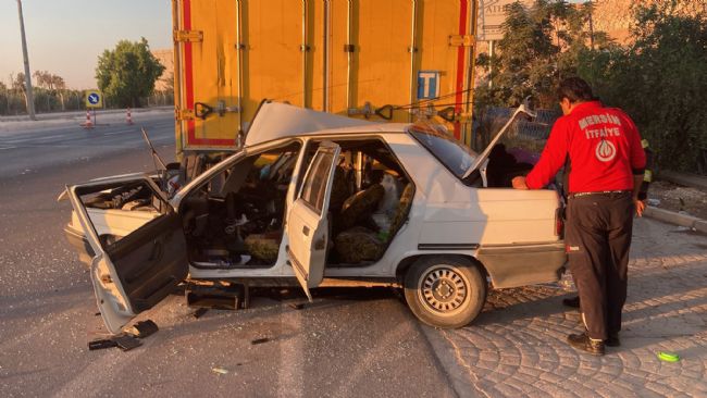 Tıra çarpan otomobilin sürücüsü hayatını kaybetti