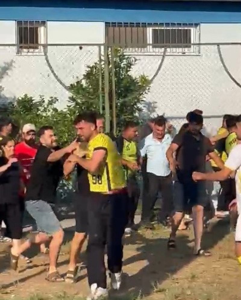 TARSUS'TA KÖYLER ARASI FUTBOL TURNUVASINDA MAÇ SONU KAVGASI