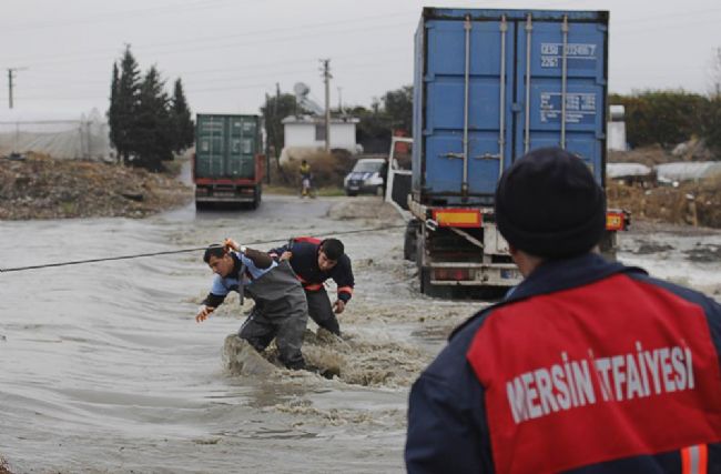 Mersin itfaiyesi 10 bin olaya müdahale etti