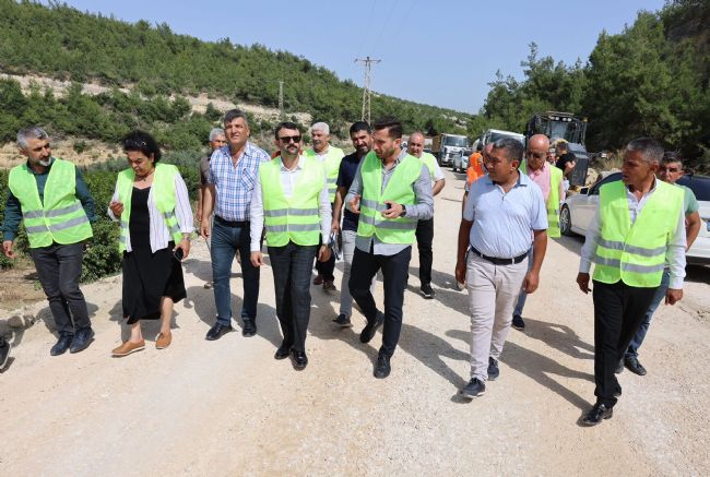 “Akdeniz’de asfalt sorunu yaşayan tek mahallemiz kalmayacak”