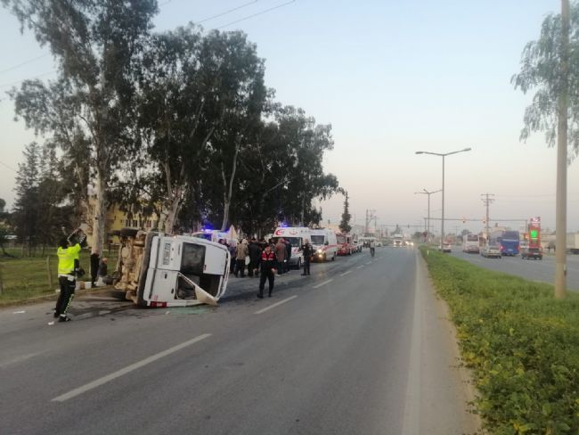 Tarım işçilerini taşıyan minibüs ile kamyonet çarpıştı: 6 yaralı
