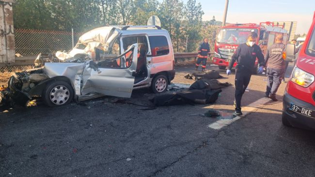 Tarsus’ta trafik kazası: 3 ölü, 3 yaralı