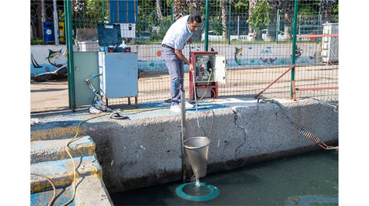 KENTTE DENİZ YÜZEYİNDEKİ ATIKLAR VAKUMLANARAK TEMİZLENECEK