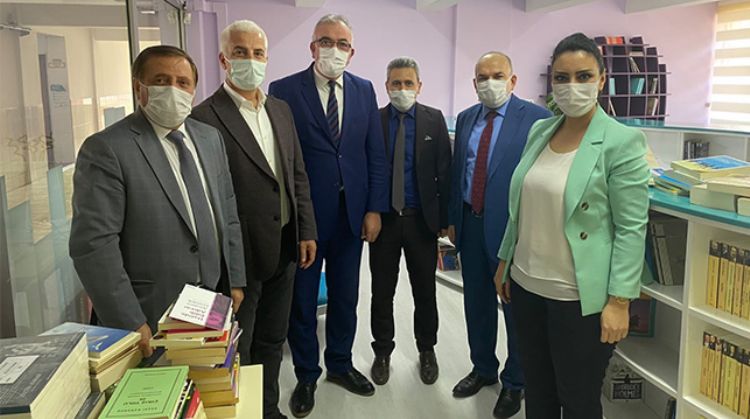 MERSİN VERGİ DAİRESİ BAŞKANI BAYSAL, KİTAP KAMPANYASINA DESTEK VERDİ