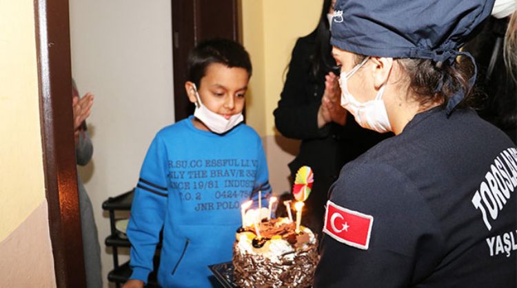 MERSİN’DE KANSER HASTASI BERKAY’A BAŞKAN YILMAZ’DAN SÜRPRİZ DOĞUM GÜNÜ HEDİYESİ