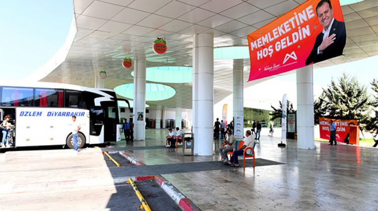 BÜYÜKŞEHİR BELEDİYESİNDEN ÜNİVERSİTELİLERE HOŞ KARŞILAMA
