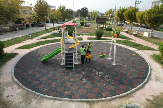 Akdeniz’in parklarında yenileme çalışmaları devam ediyor