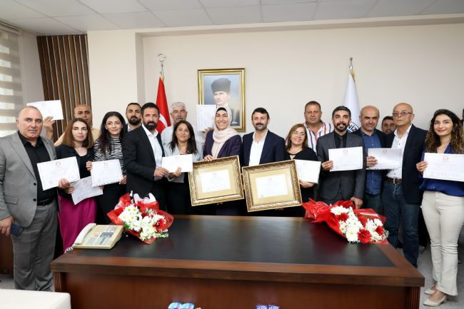 DEM Parti’nin eşbaşkanları mazbatalarını aldı