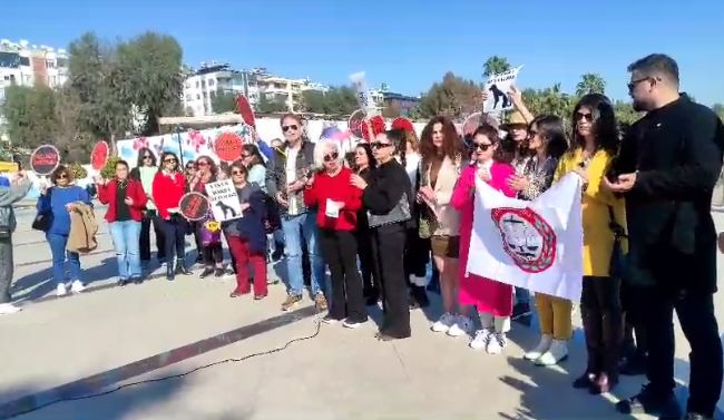 Hayvan Hakları Savunucuları, Kan Kokan Yasanın İptali İçin Sokağa Çıktı