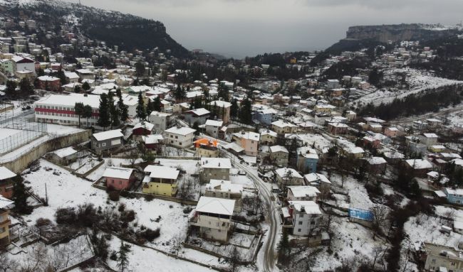 Bu kış geç geldi: Tatil şehri Mersin'de kar güzelliği