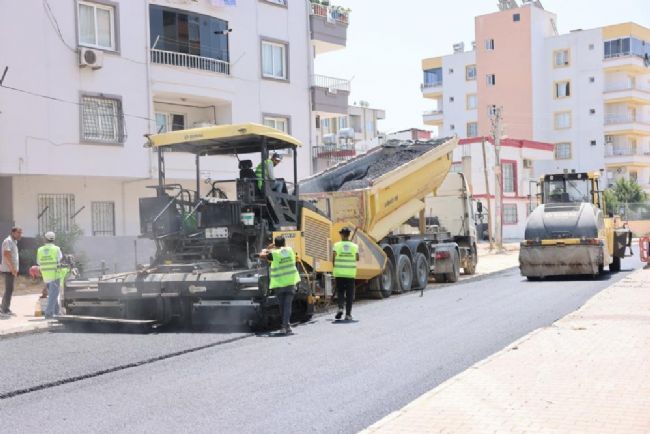 Akdeniz'de sokaklar sıcak asfaltla yenileniyor