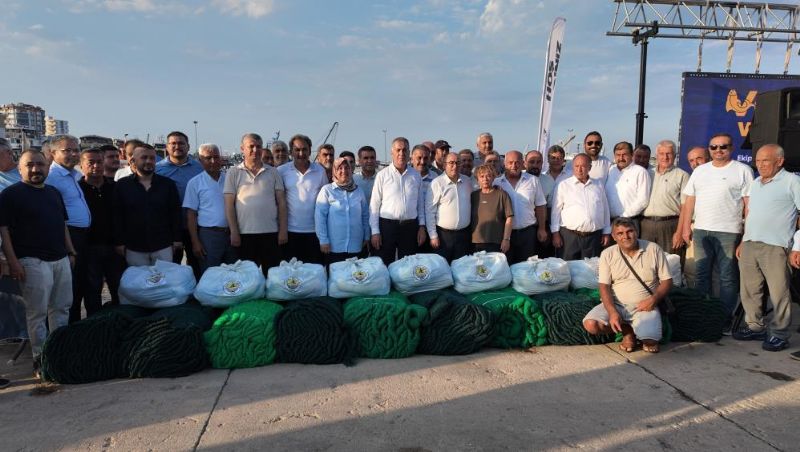 Erdemli'de balıkçılara ekipman desteği