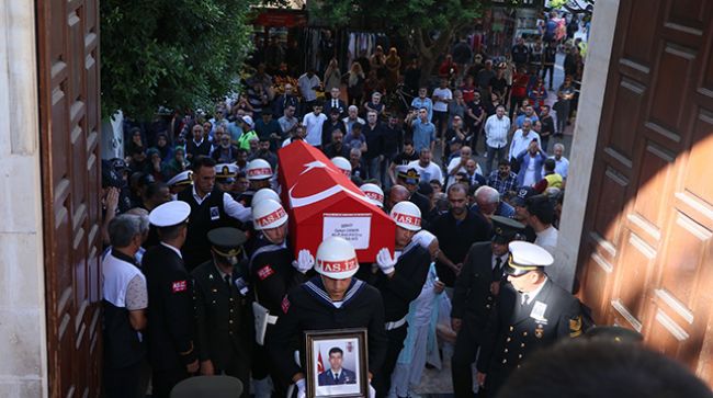 ŞEHİT SON YOLCULUĞUNA GÖZYAŞLARI ARASINDA UĞURLANDI