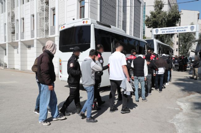 Çökertilen çete paraları altın ve dövize çevirmiş