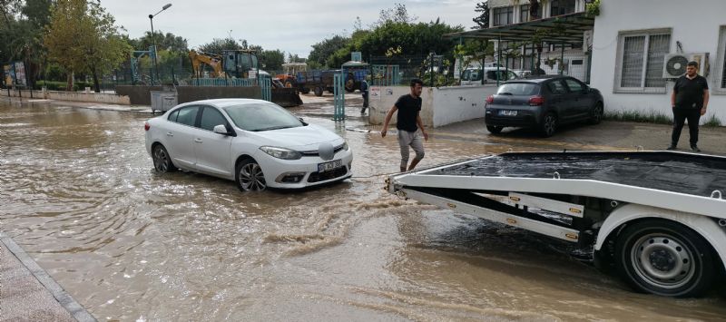 şİddetlİ-yağiş:-İlçelerde-yollar-ve-tarim-alanlari-su-altinda-kaldi