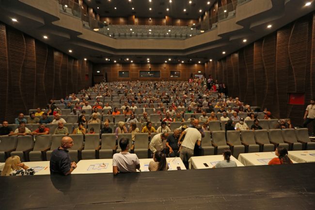 MEZİTLİ BELEDİYESİNDEN İHTİYAÇ SAHİBİ ÖĞRENCİLERE KIRTASİYE YARDIM