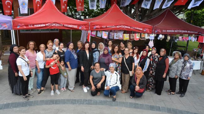 ÜRETİCİ KADINLARIN STANTLARI YOĞUN İLGİ GÖRDÜ