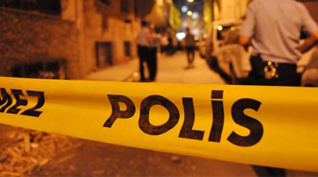ARAÇ PARKI MESELESİ YÜZÜNDEN KOMŞUSUNUN DAİRESİNE İŞARET KOYDU