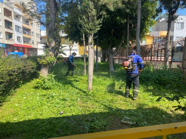 Mersin’de park ve yeşil alanlarda bakım seferberliği
