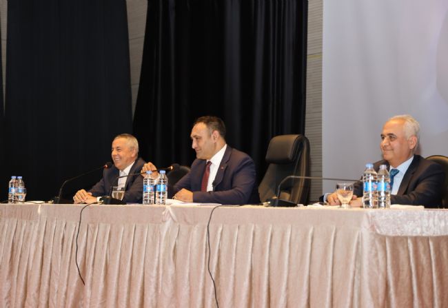 Toroslar Belediye Meclisi, dönemin son toplantısını yaptı