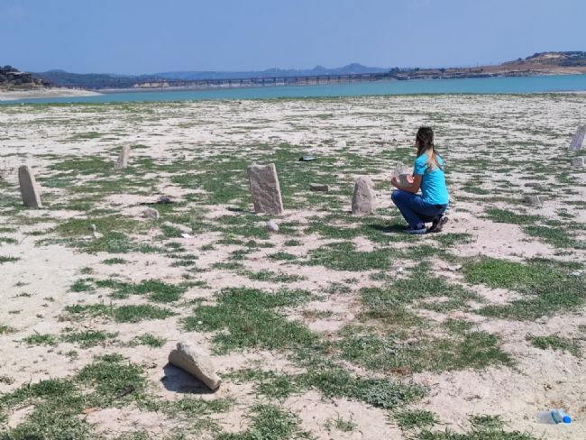 Kuraklık, 70 yıllık mezarları yeniden ortaya çıkardı