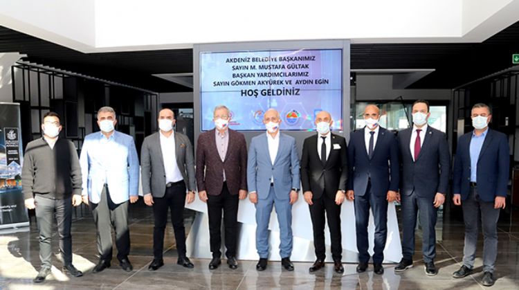 BAŞKAN GÜLTAK, MODEL FABRİKAYI GEZDİ