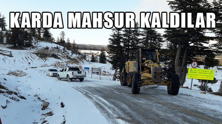 MERSİN’DE KARDA 6 ARAÇLA MAHSUR KALAN 12 KİŞİ KURTARILDI