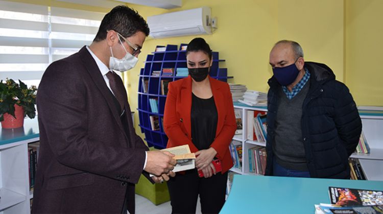MERSİN GENÇLİK VE SPOR İL MÜDÜRÜ ÖKKEŞ DEMİR, KİTAP OKUMANIN ÖNEMİNE DİKKAT ÇEKTİ