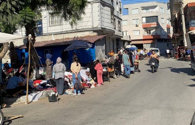 Mersin'de izinsiz kurulan pazar kaldırıldı