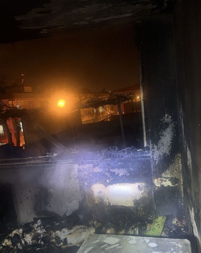 Mersin Tarsus'ta Evde Çıkan Yangın Söndürüldü