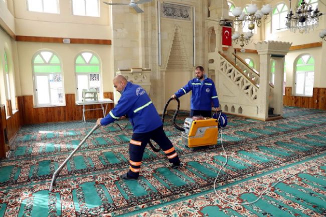 Akdeniz'de Camiler Bayrama Hazır