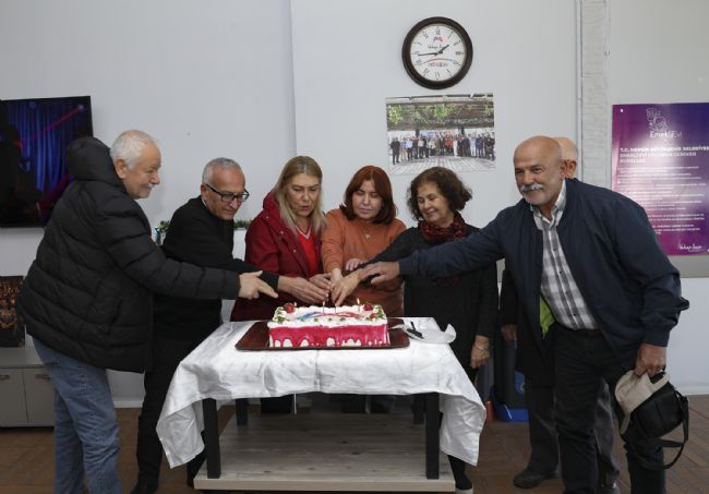 BÜYÜKŞEHİR EMEKLİ EVLERİNDE YENİ YIL COŞKUSU YAŞANDI  EMEKLİ EVİ ÜYELERİ, YENİ YILA BÜYÜKŞEHİR’LE ‘MERHABA’ DEDİ
