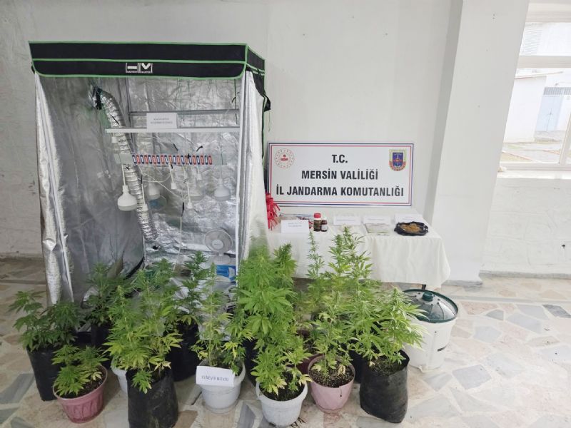 EVDE ÖZEL BÖLME ÇIKTI: UYUŞTURUCU ÜRETEN ŞÜPHELİLER YAKALANDI
