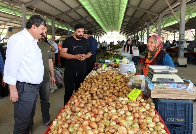 Başkan Yıldız, üretici ve köylü pazarını gezdi