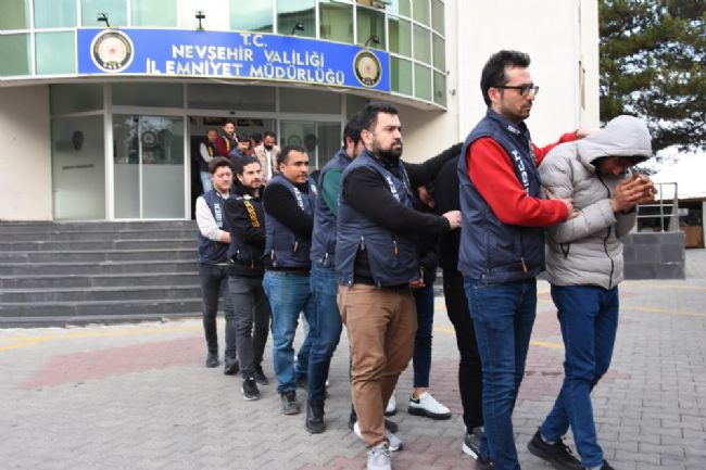 Dinlene dinlene dolandırmışlar
