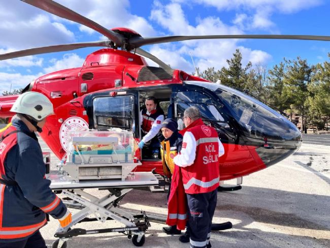 'İkiz Bebekler' Helikopter Ambulansla Nakledildi