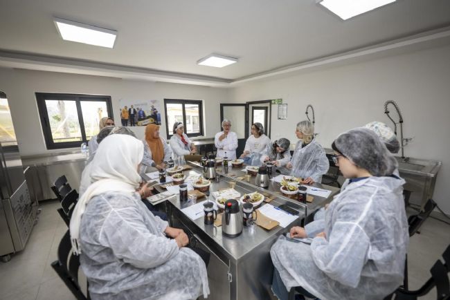 MERSİN’DE KADIN ÜRETİCİLERE BİTKİ ÇAYI EĞİTİMİ