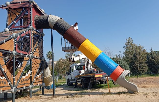 Akdeniz'de parklar yenileniyor çocuklar daha güvenli oynuyor