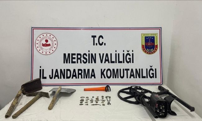 Kaçak kazı yapan 2 şüpheli tarihi eserlerle yakalandı
