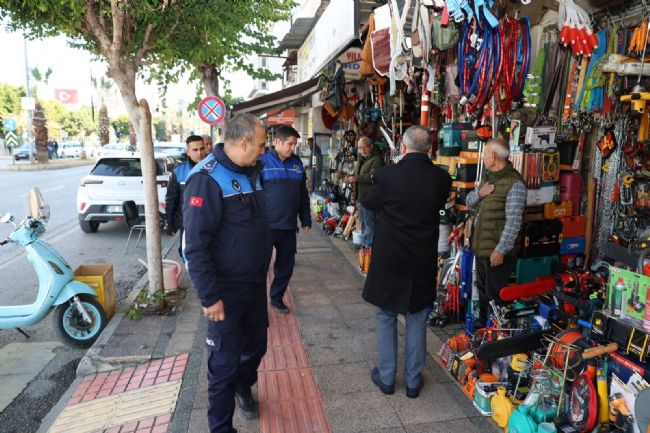 Akdeniz’de kaldırım ve yol işgaline geçit yok
