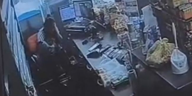 Eski eş dehşet saçtı: Kucağındaki bebeğe aldırmadan defalarca bıçakladı