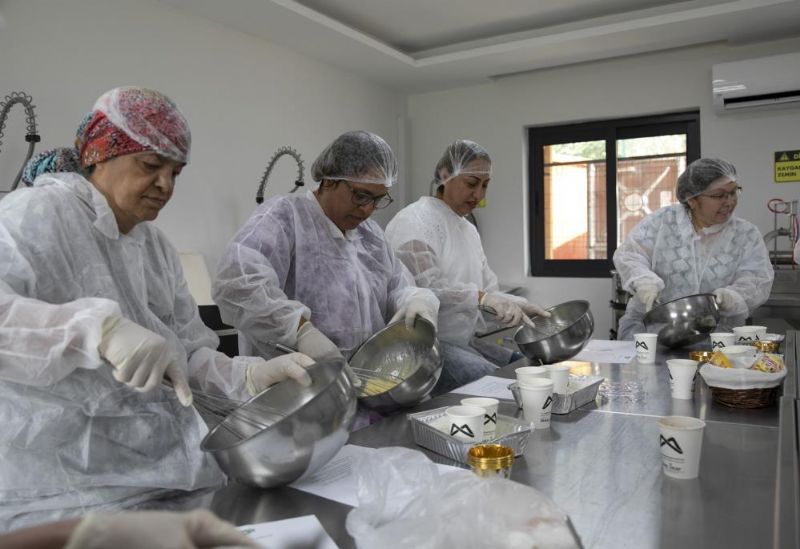 Mersin’in tescilli kan portakalı mutfak atölyesinde işlendi
