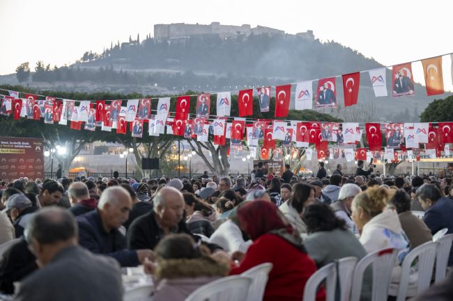 Seçer, Silifke’de Vatandaşlarla İftar Yaptı